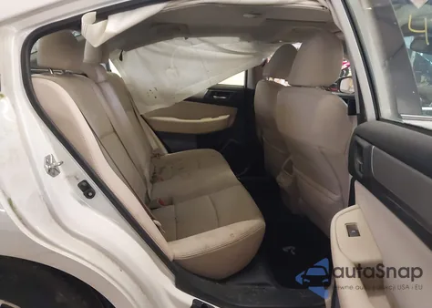 2018 Subaru Legacy 2.5I Premium z USA, uszkodzony, nr VIN 4S3BNAD60J3011840